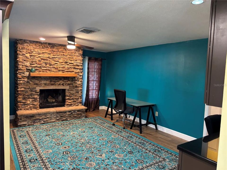 Active With Contract: $3,495 (3 beds, 2 baths, 2010 Square Feet)