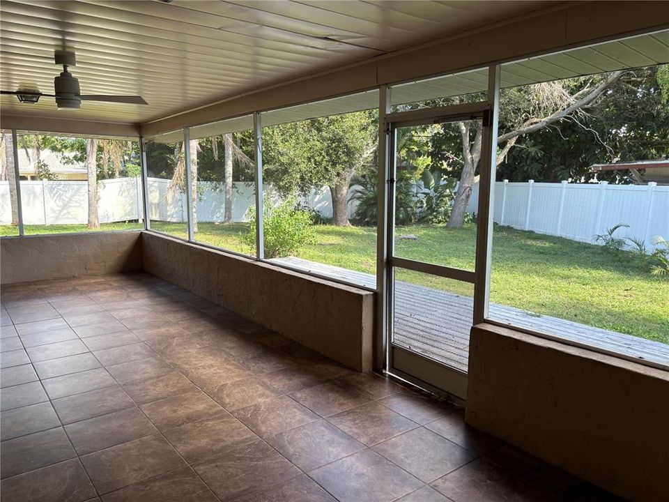 Active With Contract: $3,495 (3 beds, 2 baths, 2010 Square Feet)