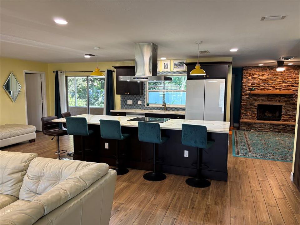 Active With Contract: $3,495 (3 beds, 2 baths, 2010 Square Feet)