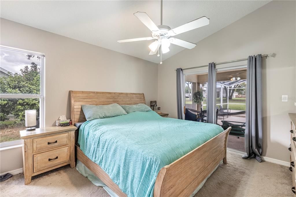 For Sale: $469,000 (4 beds, 2 baths, 1833 Square Feet)