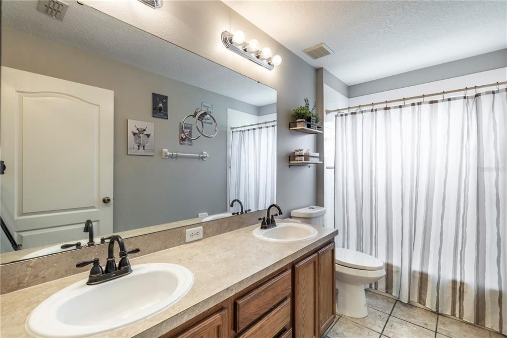 For Sale: $469,000 (4 beds, 2 baths, 1833 Square Feet)