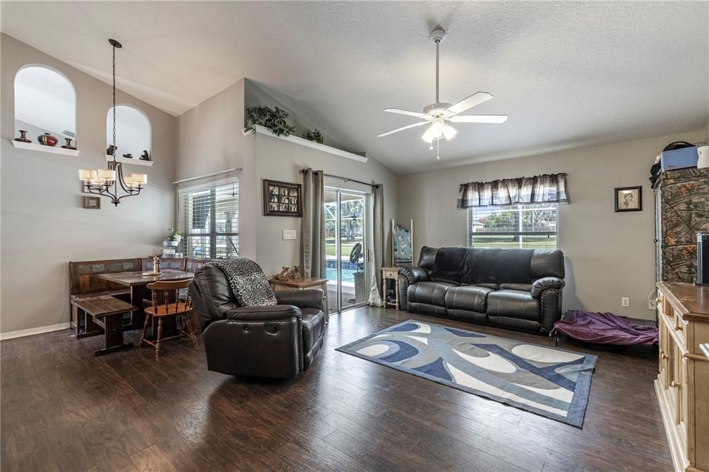 For Sale: $469,000 (4 beds, 2 baths, 1833 Square Feet)