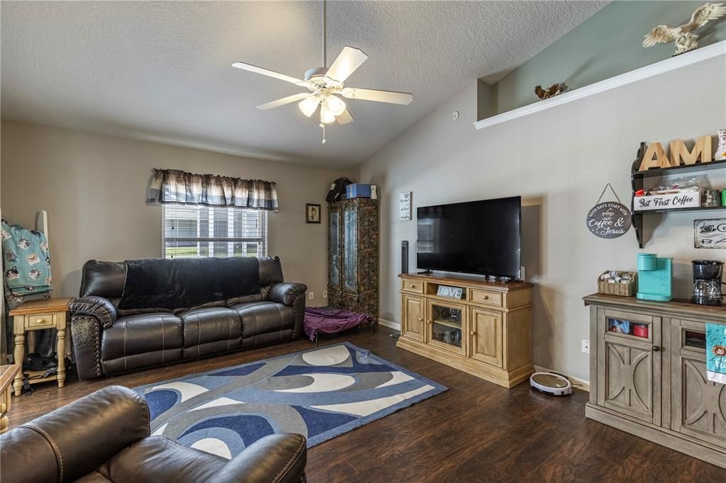 For Sale: $469,000 (4 beds, 2 baths, 1833 Square Feet)