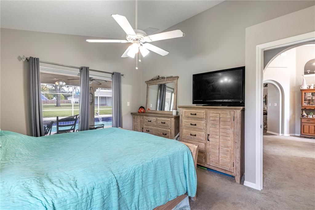 For Sale: $469,000 (4 beds, 2 baths, 1833 Square Feet)