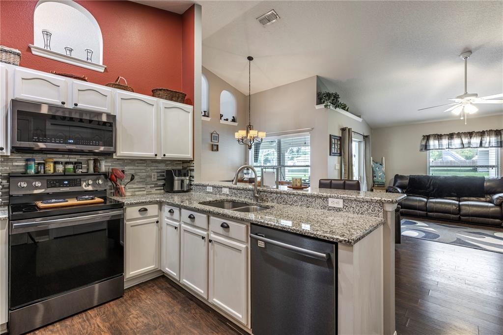 For Sale: $469,000 (4 beds, 2 baths, 1833 Square Feet)