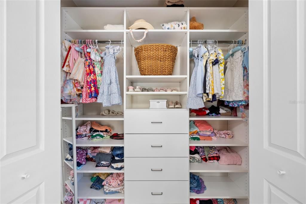 合同活跃: $899,900 (3 贝兹, 2 浴室, 1904 平方英尺)