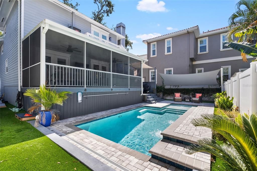 合同活跃: $899,900 (3 贝兹, 2 浴室, 1904 平方英尺)