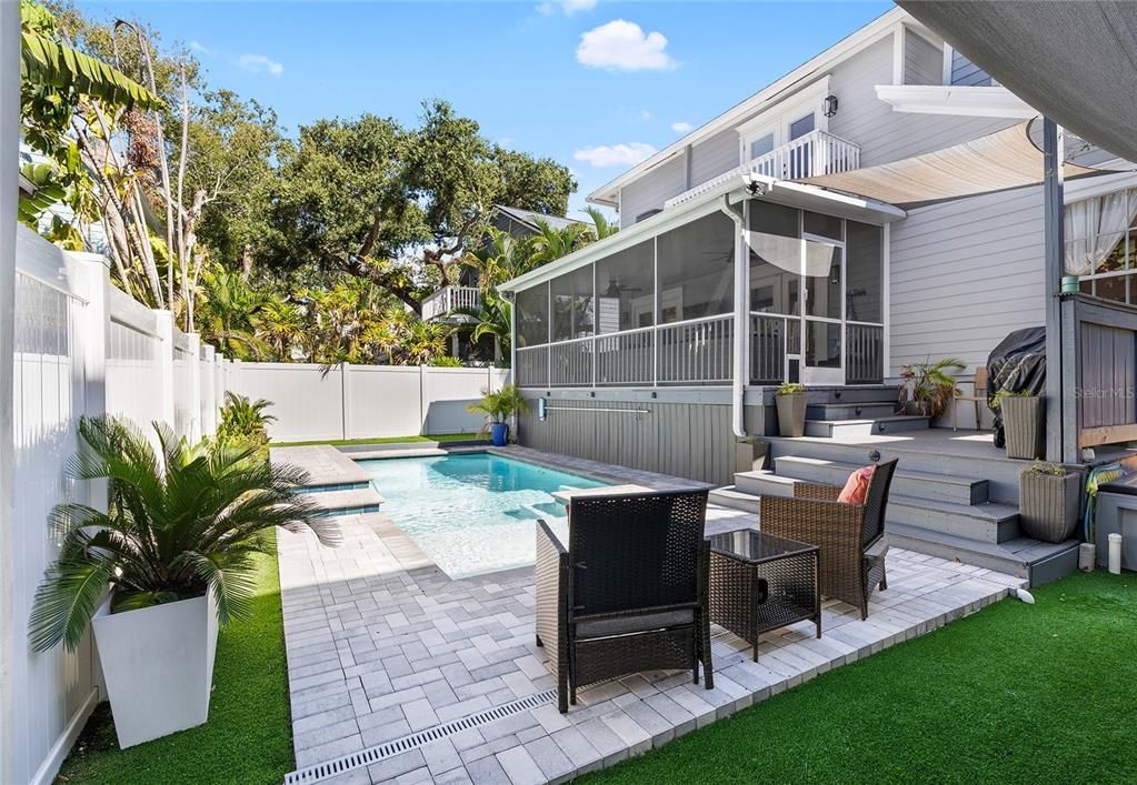 合同活跃: $899,900 (3 贝兹, 2 浴室, 1904 平方英尺)