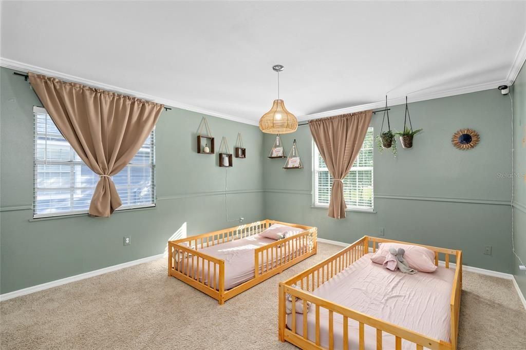 合同活跃: $899,900 (3 贝兹, 2 浴室, 1904 平方英尺)