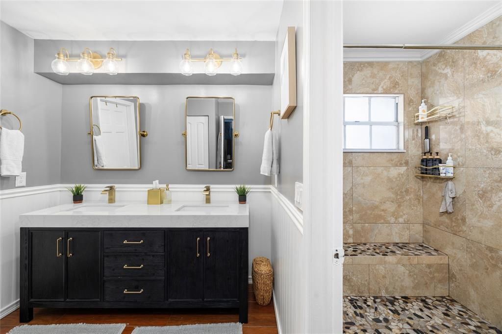 合同活跃: $899,900 (3 贝兹, 2 浴室, 1904 平方英尺)