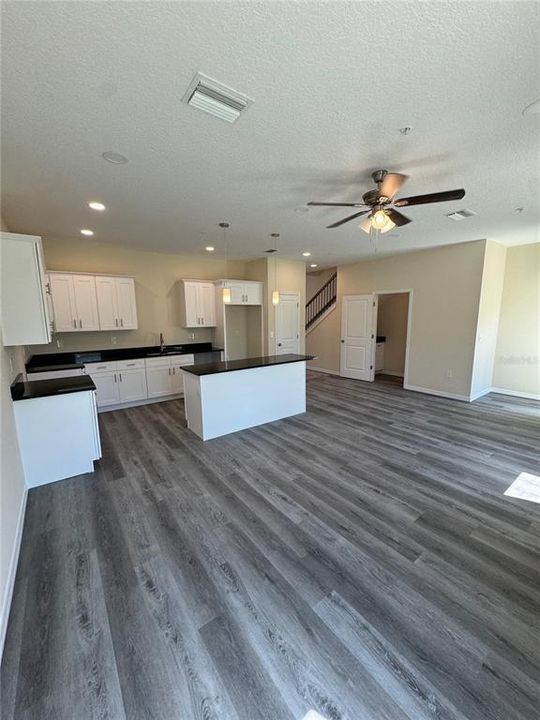 For Sale: $400,000 (3 beds, 2 baths, 1737 Square Feet)