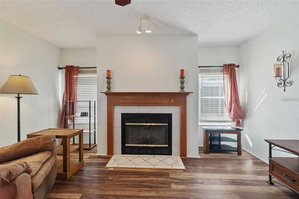 For Sale: $168,000 (2 beds, 2 baths, 1134 Square Feet)