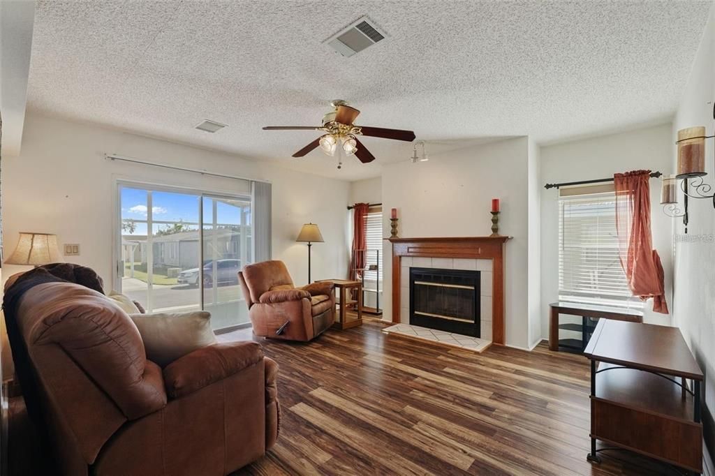 For Sale: $168,000 (2 beds, 2 baths, 1134 Square Feet)