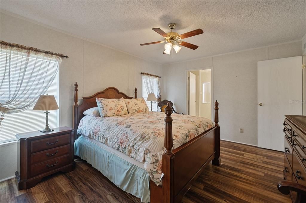 For Sale: $168,000 (2 beds, 2 baths, 1134 Square Feet)