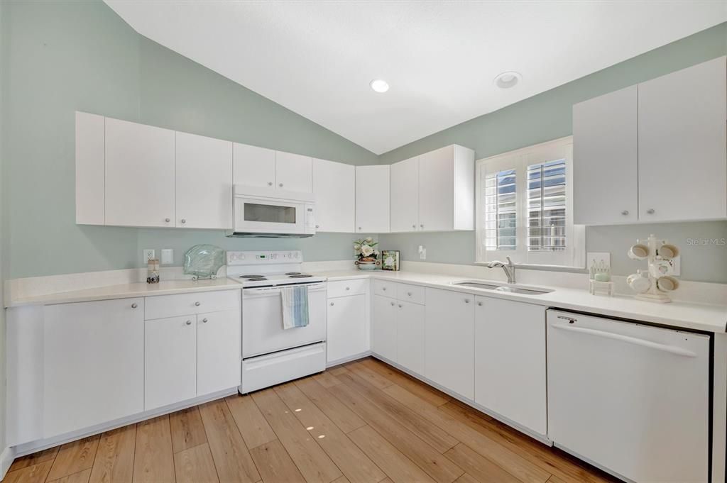 For Sale: $359,900 (3 beds, 2 baths, 1659 Square Feet)