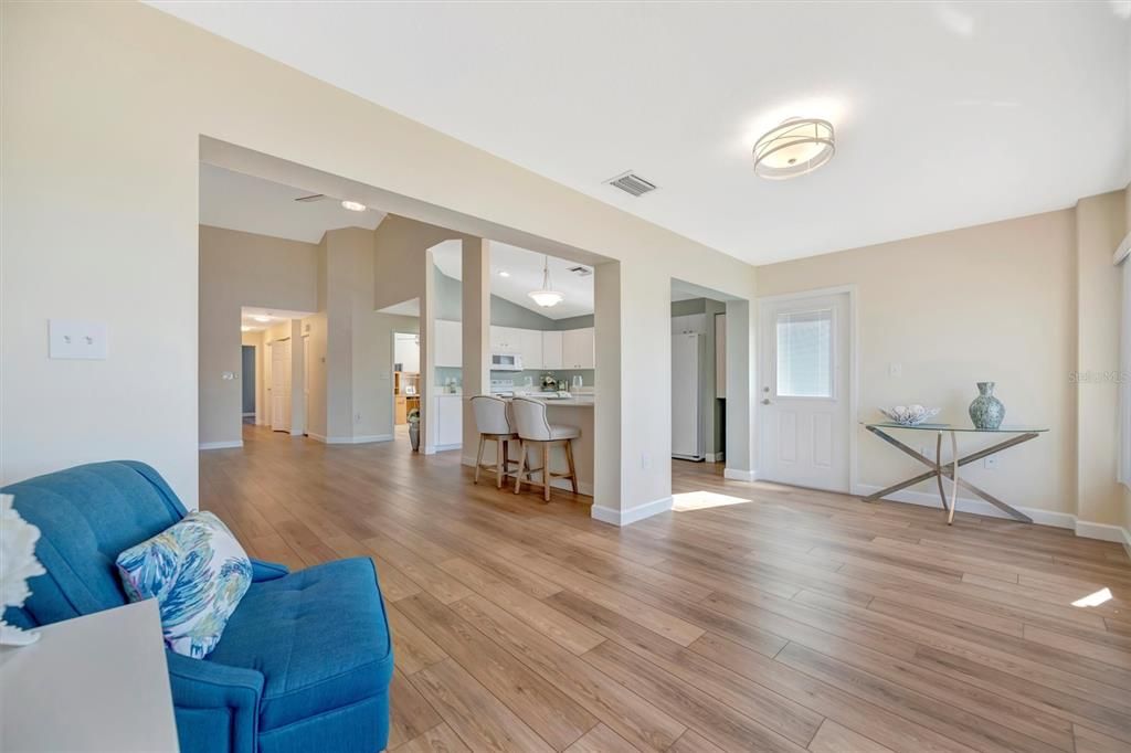 For Sale: $359,900 (3 beds, 2 baths, 1659 Square Feet)