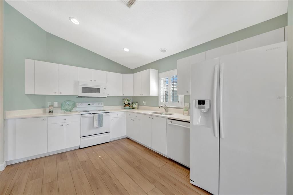 For Sale: $359,900 (3 beds, 2 baths, 1659 Square Feet)