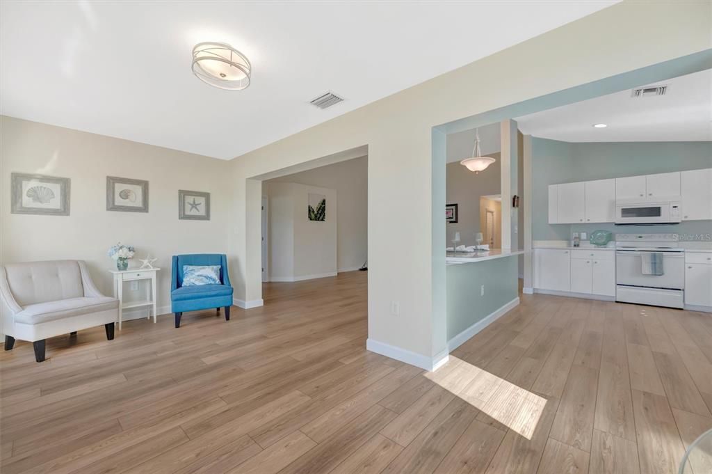 For Sale: $359,900 (3 beds, 2 baths, 1659 Square Feet)