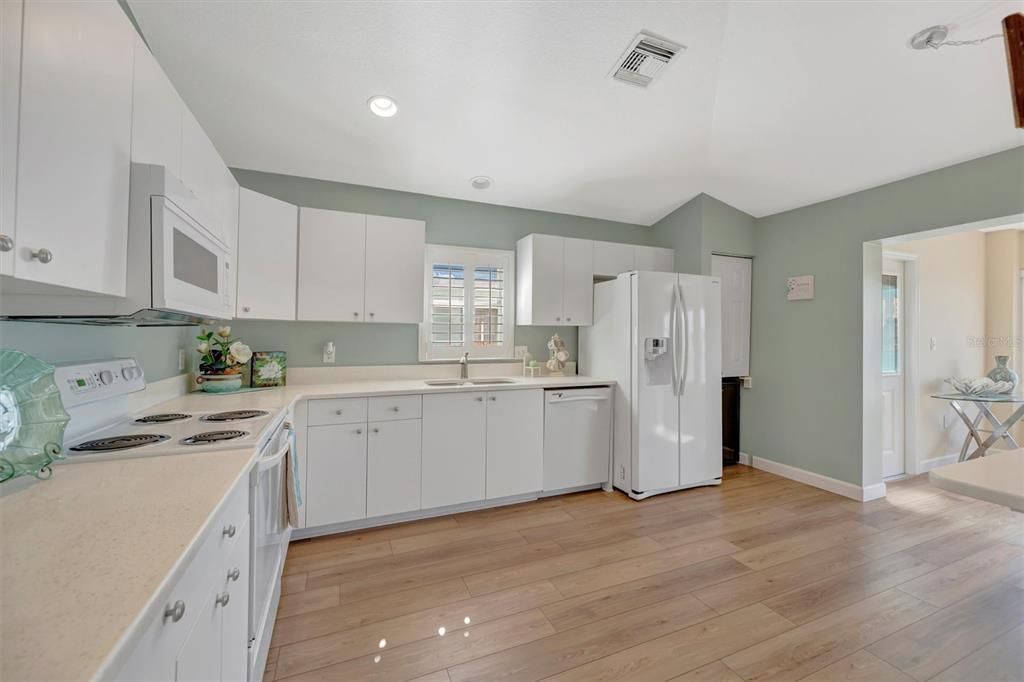 For Sale: $359,900 (3 beds, 2 baths, 1659 Square Feet)