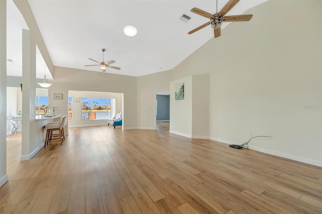 For Sale: $359,900 (3 beds, 2 baths, 1659 Square Feet)