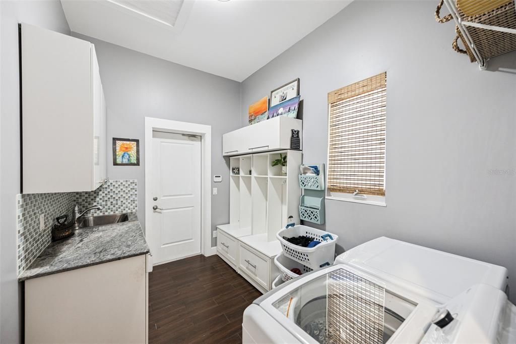 For Sale: $1,534,000 (6 beds, 4 baths, 5148 Square Feet)