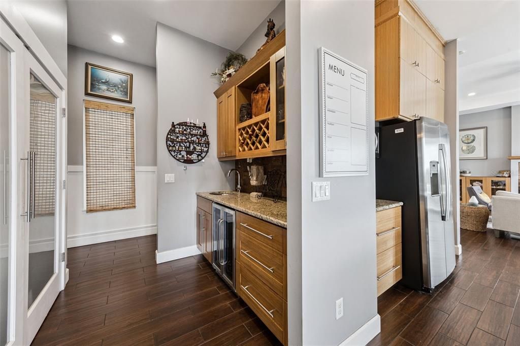 For Sale: $1,534,000 (6 beds, 4 baths, 5148 Square Feet)