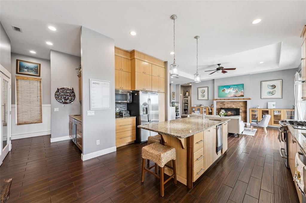 For Sale: $1,534,000 (6 beds, 4 baths, 5148 Square Feet)