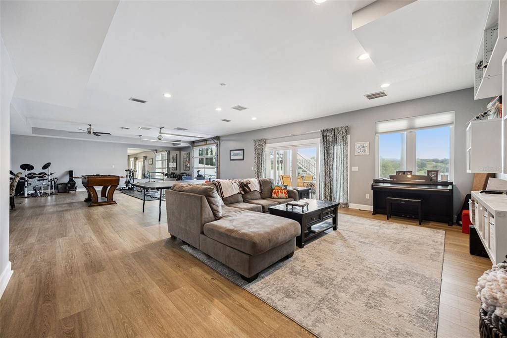 For Sale: $1,534,000 (6 beds, 4 baths, 5148 Square Feet)