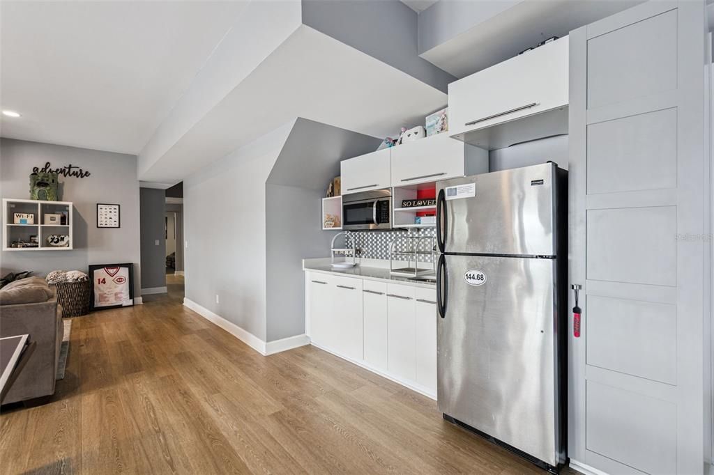 For Sale: $1,534,000 (6 beds, 4 baths, 5148 Square Feet)