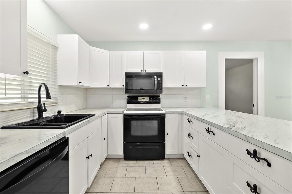 Active With Contract: $269,000 (3 beds, 2 baths, 1433 Square Feet)