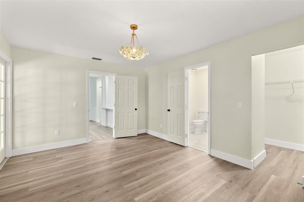 Active With Contract: $269,000 (3 beds, 2 baths, 1433 Square Feet)