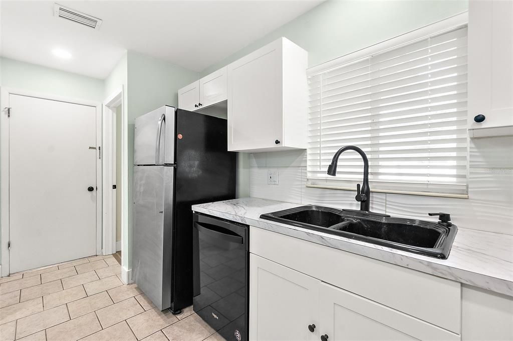 Active With Contract: $269,000 (3 beds, 2 baths, 1433 Square Feet)