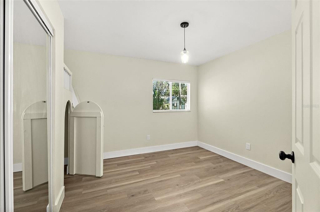 Active With Contract: $269,000 (3 beds, 2 baths, 1433 Square Feet)
