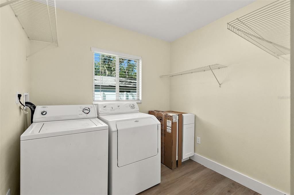 Active With Contract: $269,000 (3 beds, 2 baths, 1433 Square Feet)