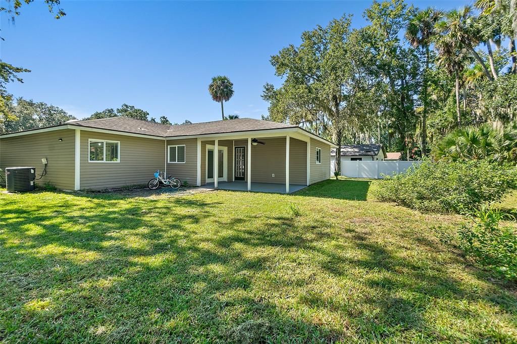 Active With Contract: $269,000 (3 beds, 2 baths, 1433 Square Feet)