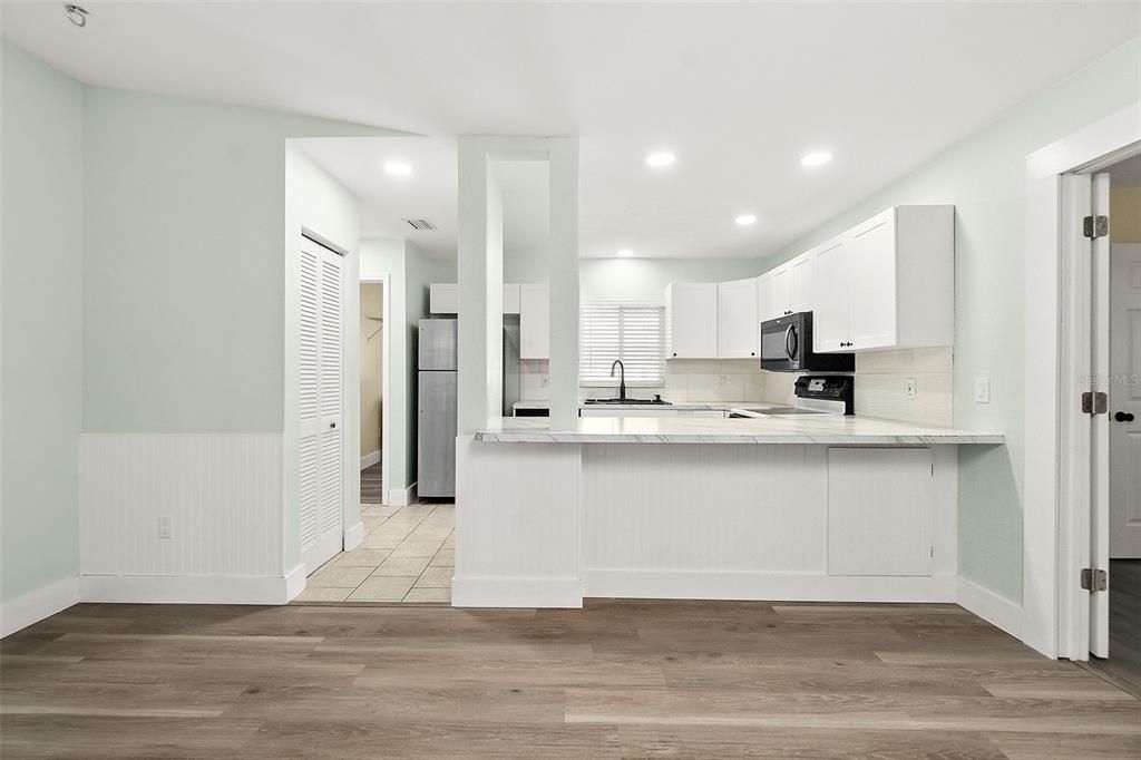 Active With Contract: $269,000 (3 beds, 2 baths, 1433 Square Feet)