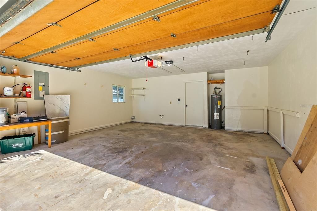 Active With Contract: $269,000 (3 beds, 2 baths, 1433 Square Feet)