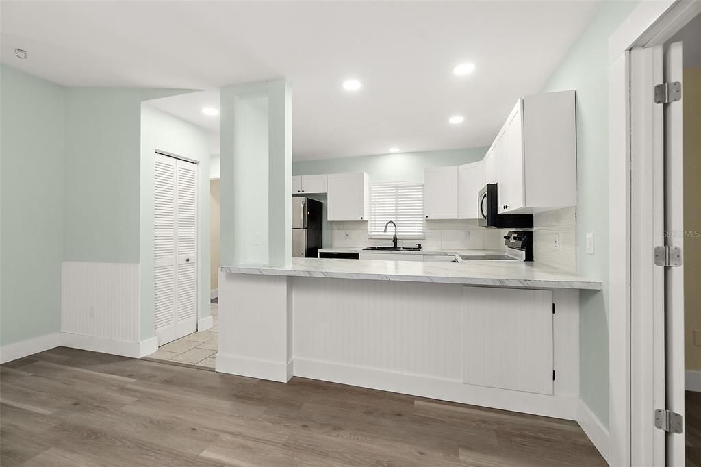 Active With Contract: $269,000 (3 beds, 2 baths, 1433 Square Feet)