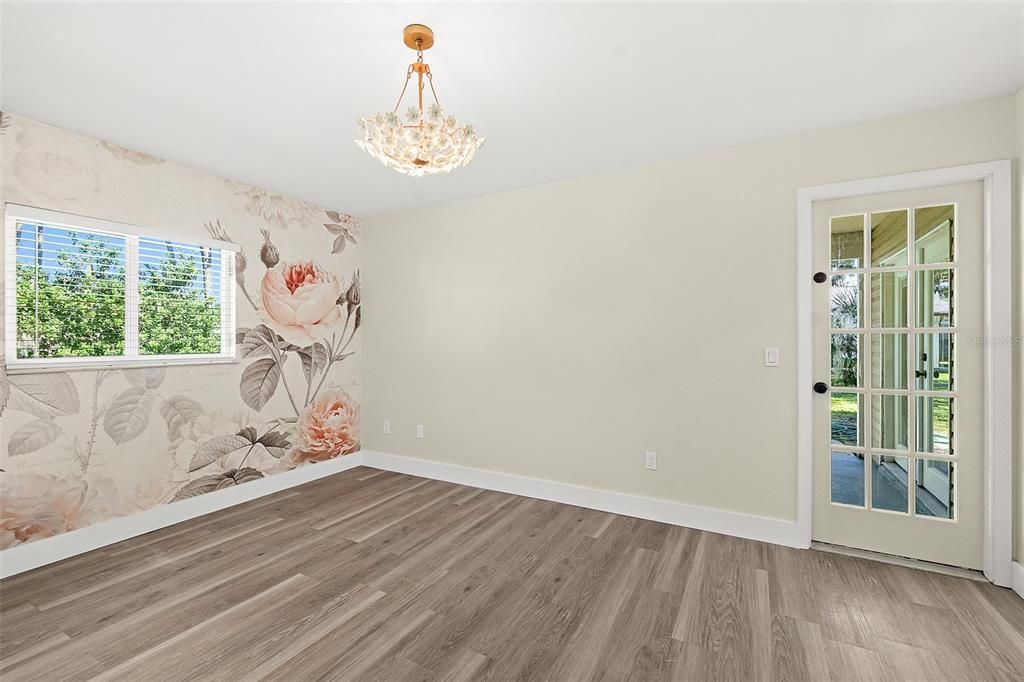 Active With Contract: $269,000 (3 beds, 2 baths, 1433 Square Feet)