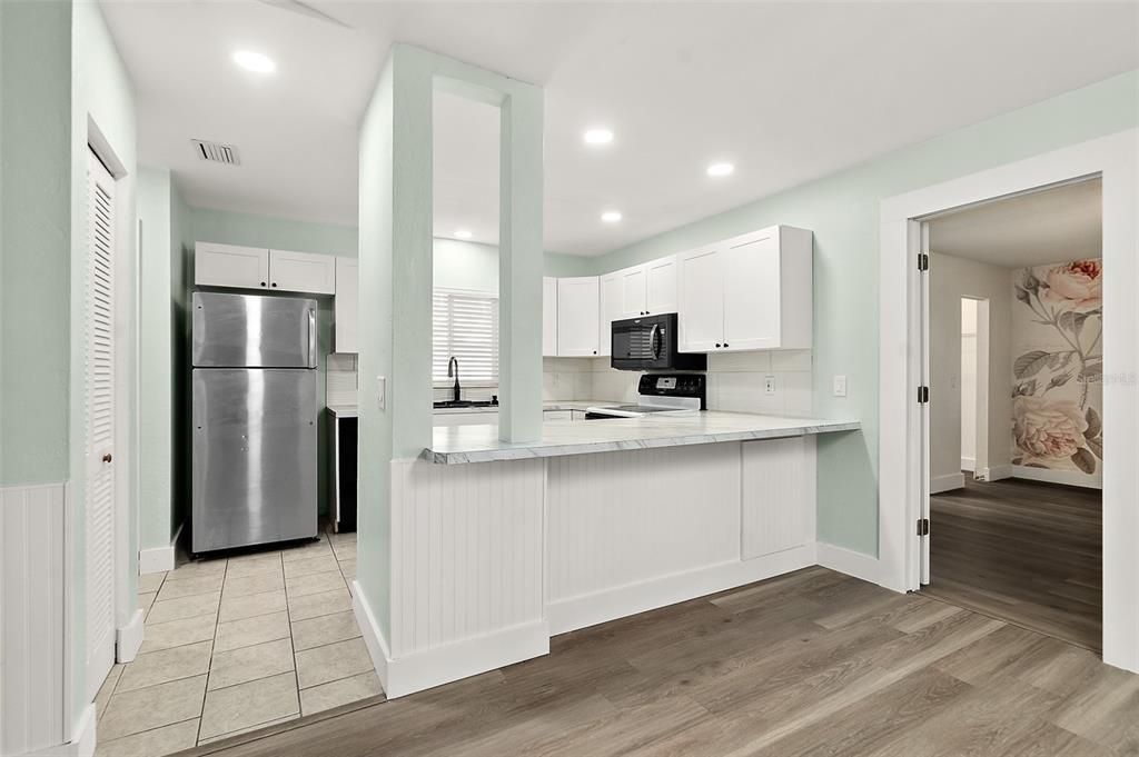 Active With Contract: $269,000 (3 beds, 2 baths, 1433 Square Feet)