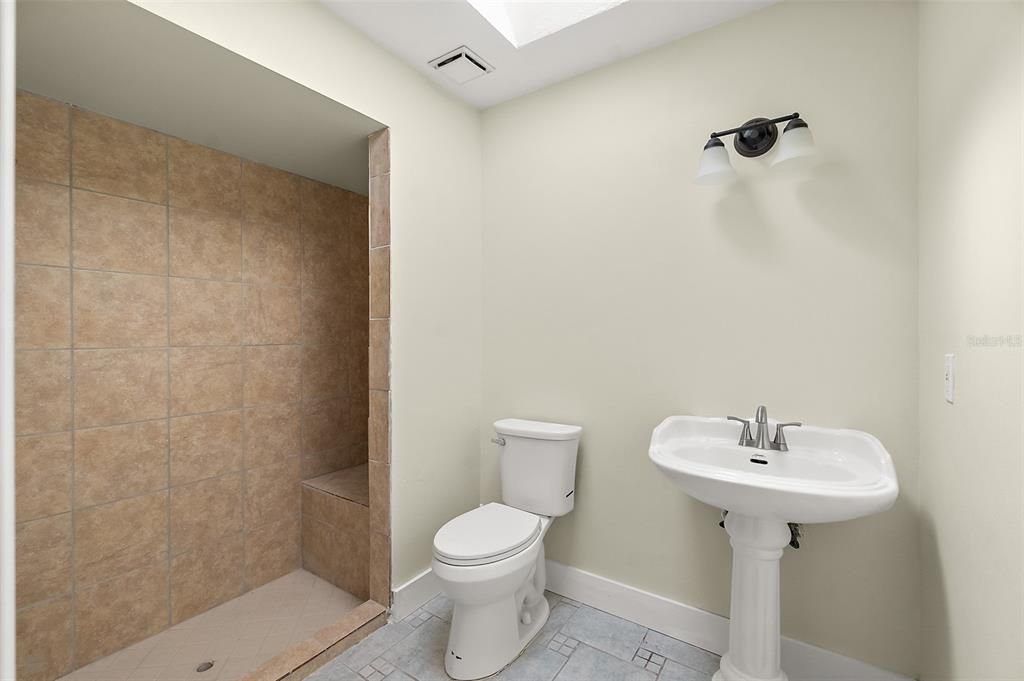 Active With Contract: $269,000 (3 beds, 2 baths, 1433 Square Feet)