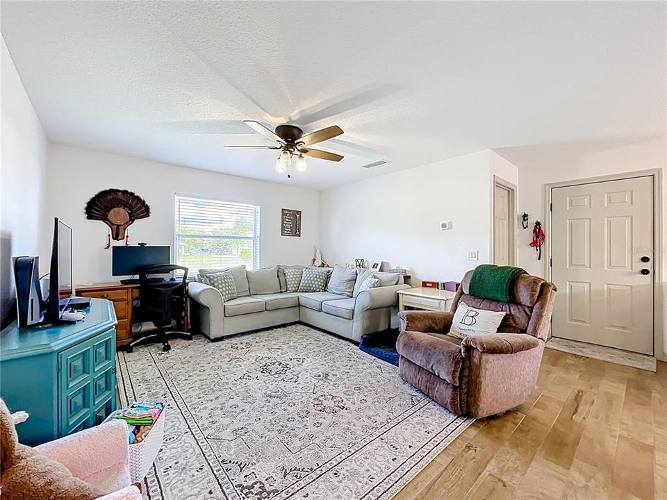 Activo con contrato: $259,000 (2 camas, 2 baños, 1060 Pies cuadrados)