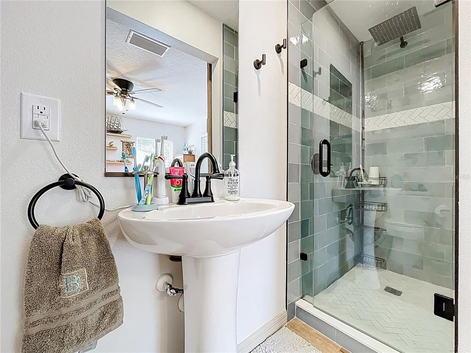 Activo con contrato: $259,000 (2 camas, 2 baños, 1060 Pies cuadrados)