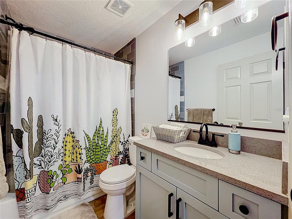 Activo con contrato: $259,000 (2 camas, 2 baños, 1060 Pies cuadrados)