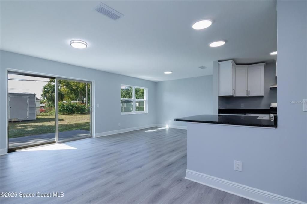 待售: $280,000 (3 贝兹, 2 浴室, 1161 平方英尺)