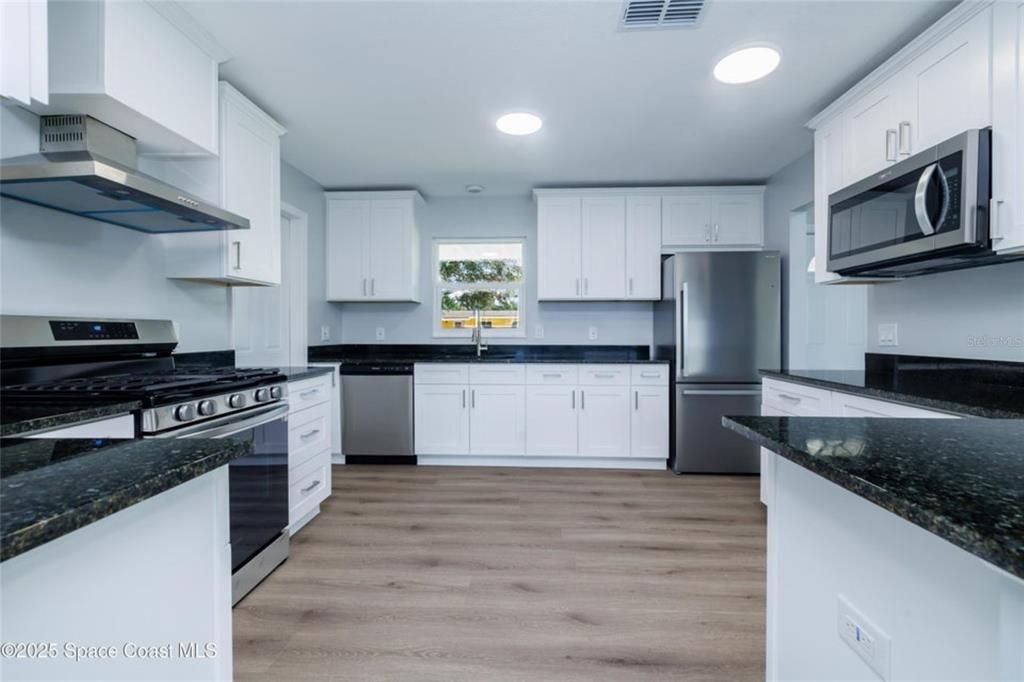 待售: $280,000 (3 贝兹, 2 浴室, 1161 平方英尺)