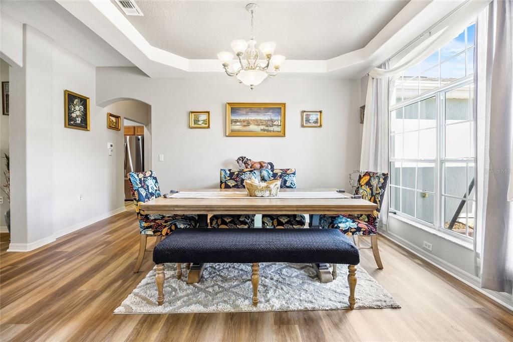 En Venta: $369,900 (3 camas, 2 baños, 2285 Pies cuadrados)