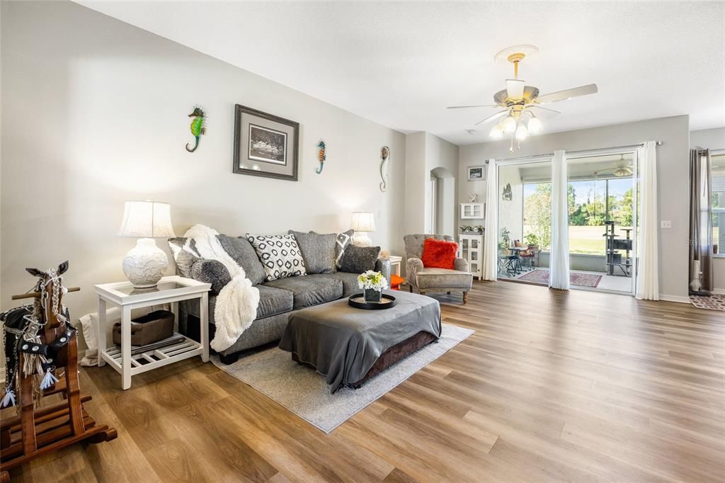 En Venta: $369,900 (3 camas, 2 baños, 2285 Pies cuadrados)