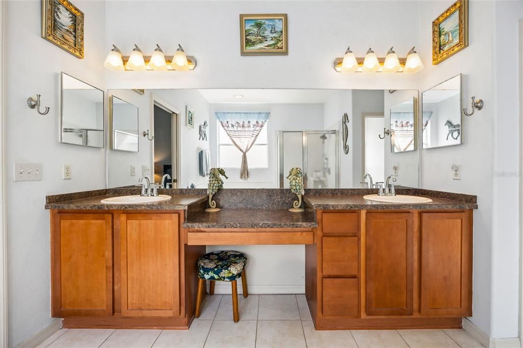 En Venta: $369,900 (3 camas, 2 baños, 2285 Pies cuadrados)