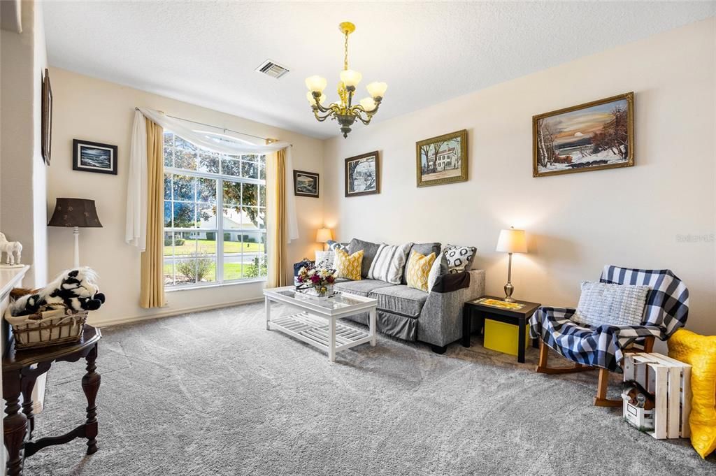 En Venta: $369,900 (3 camas, 2 baños, 2285 Pies cuadrados)